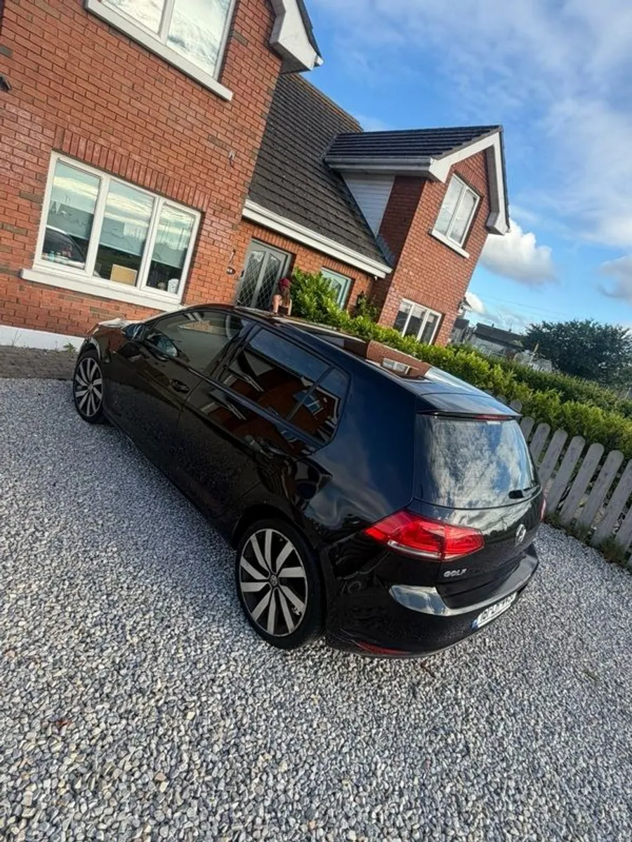 2016 Volkswagen Golf - Image 1