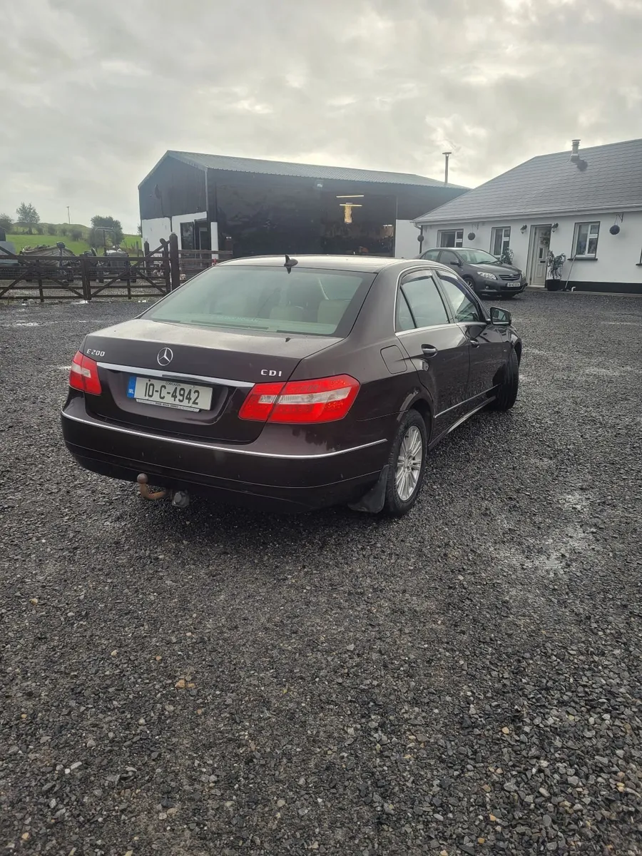 Mercedes-Benz E-Class 2010 - Image 2