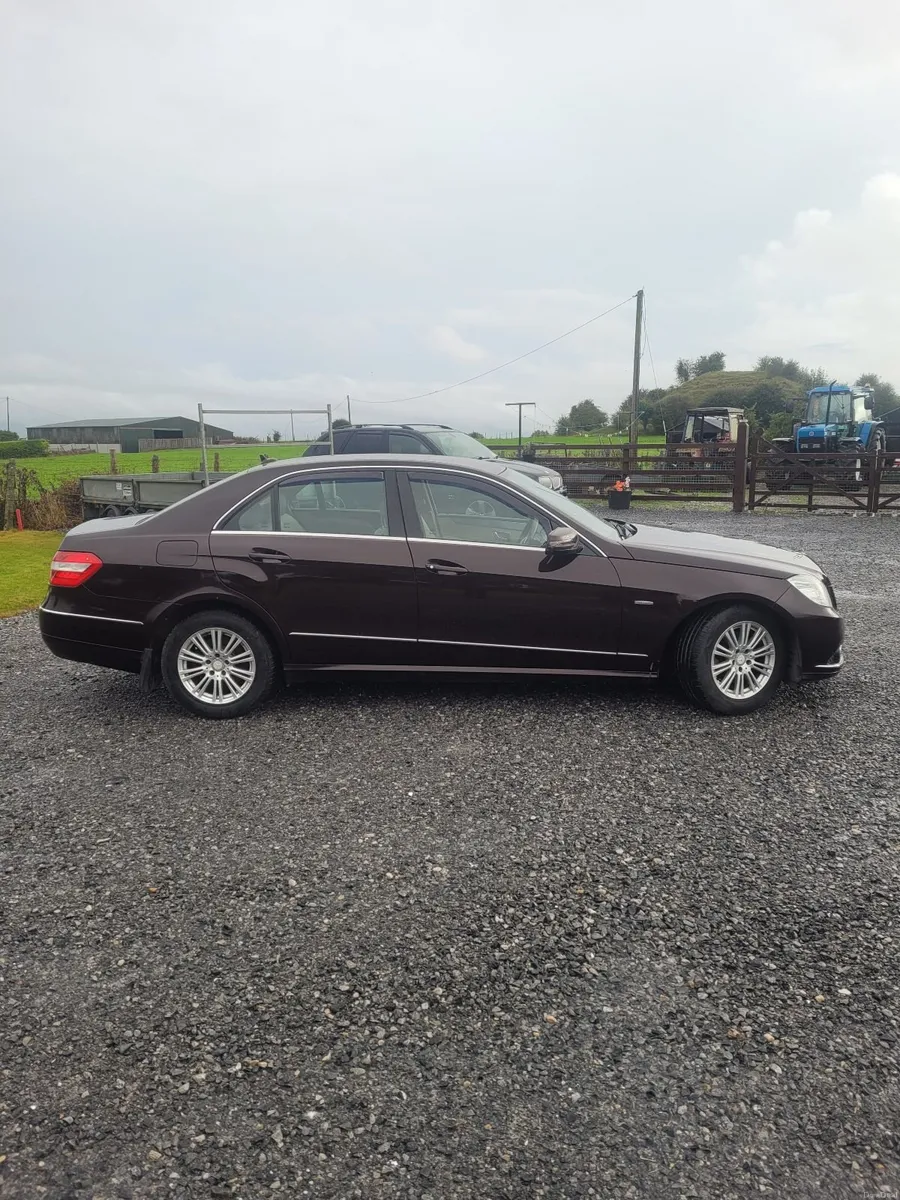 Mercedes-Benz E-Class 2010 - Image 3