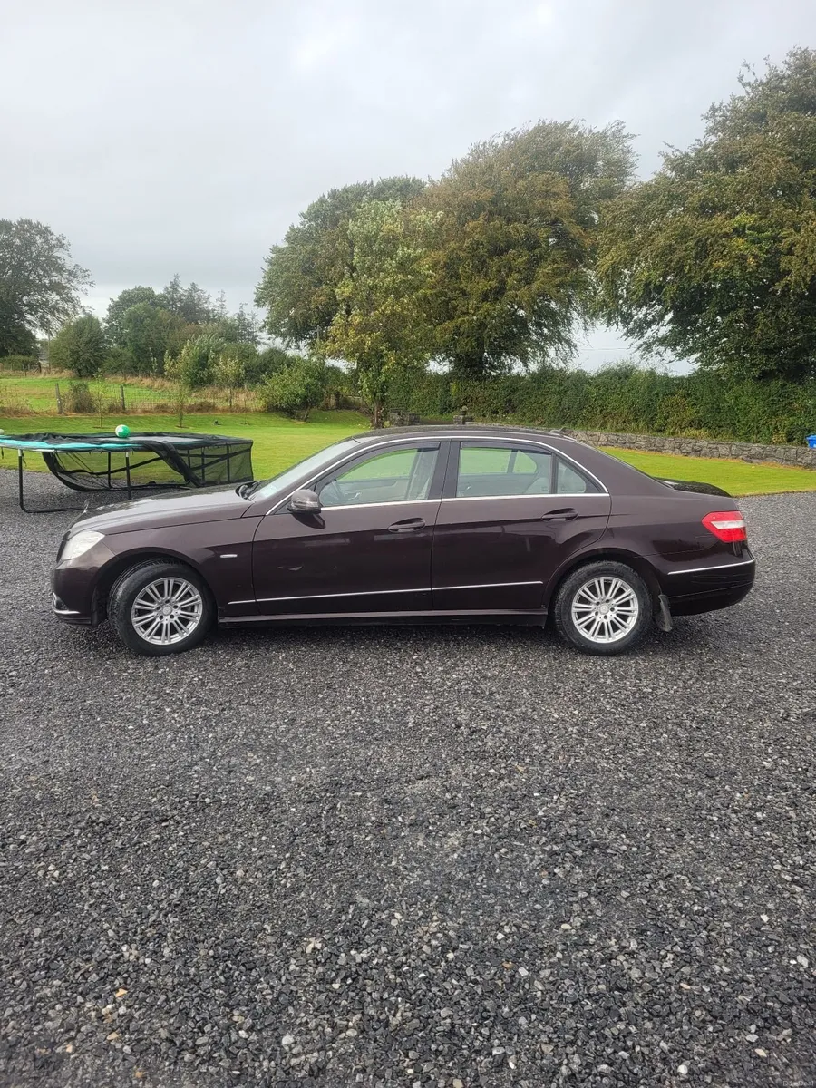 Mercedes-Benz E-Class 2010 - Image 4