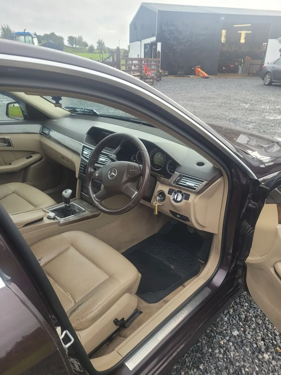 Mercedes-Benz E-Class 2010 - Image 5