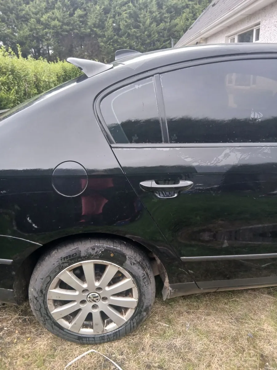 Volkswagen Passat 2007 - Image 2