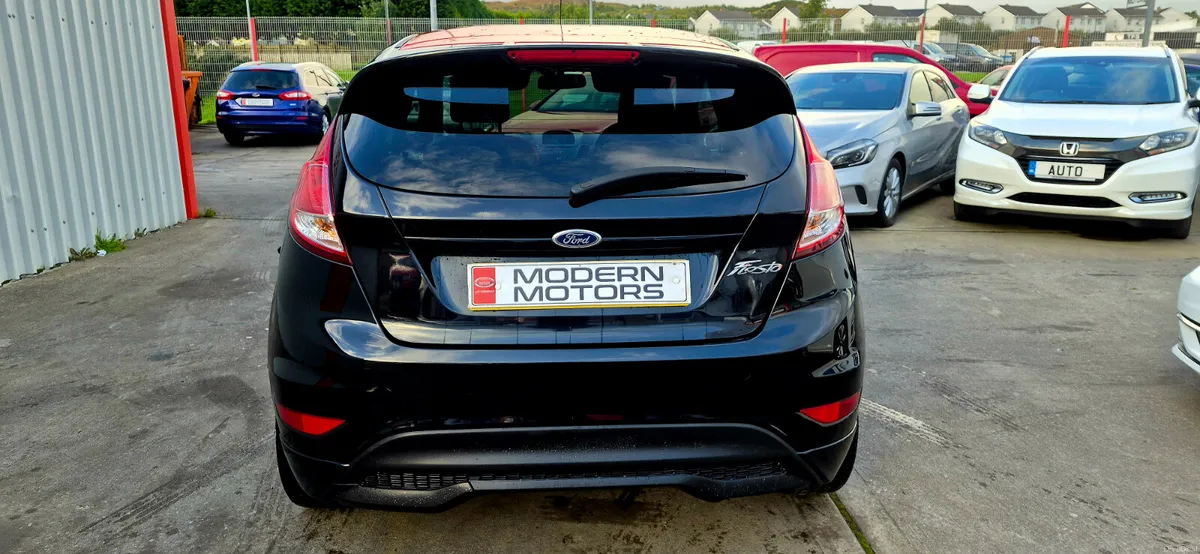 ford  fiesta black edition zs 1.0 eco 140low miles - Image 6
