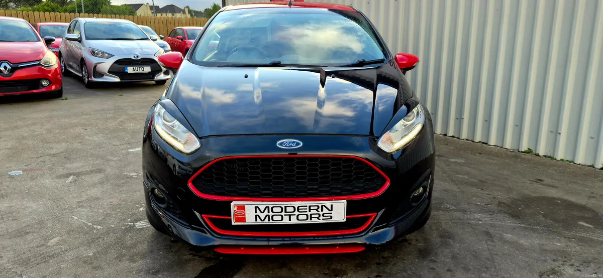 ford  fiesta black edition zs 1.0 eco 140low miles - Image 4