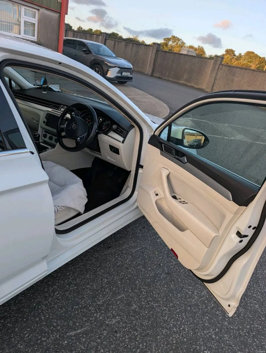 VW Passat - Image 6
