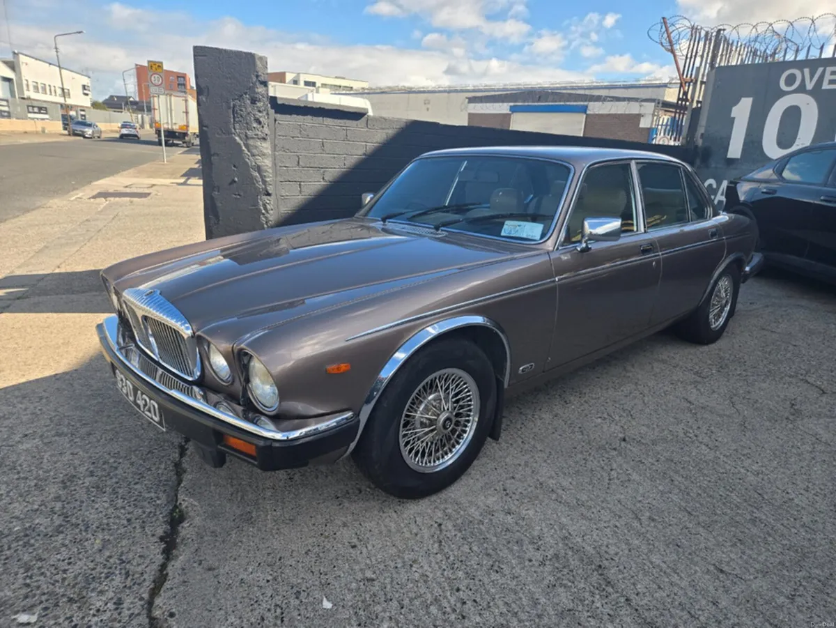 Daimler Other 4.2 sovereign  // STUNNING CAR SERIO - Image 3