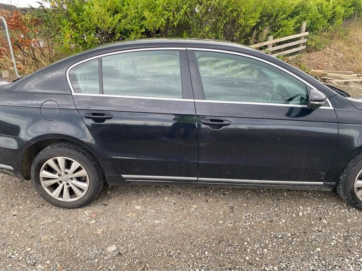 2012 Volkswagen Passat - Image 2