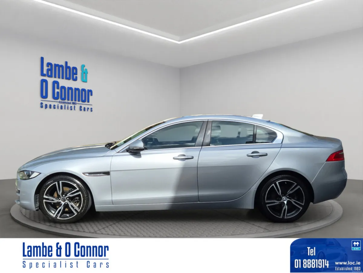 Jaguar XE 2.0 D PRESTIGE *** SILVER MET / BLACK LE - Image 3