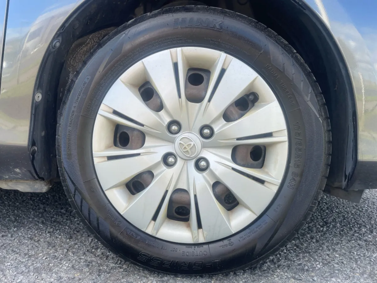 Toyota Yaris DBA-NSP130 CVT 5DR AUTO - Image 5