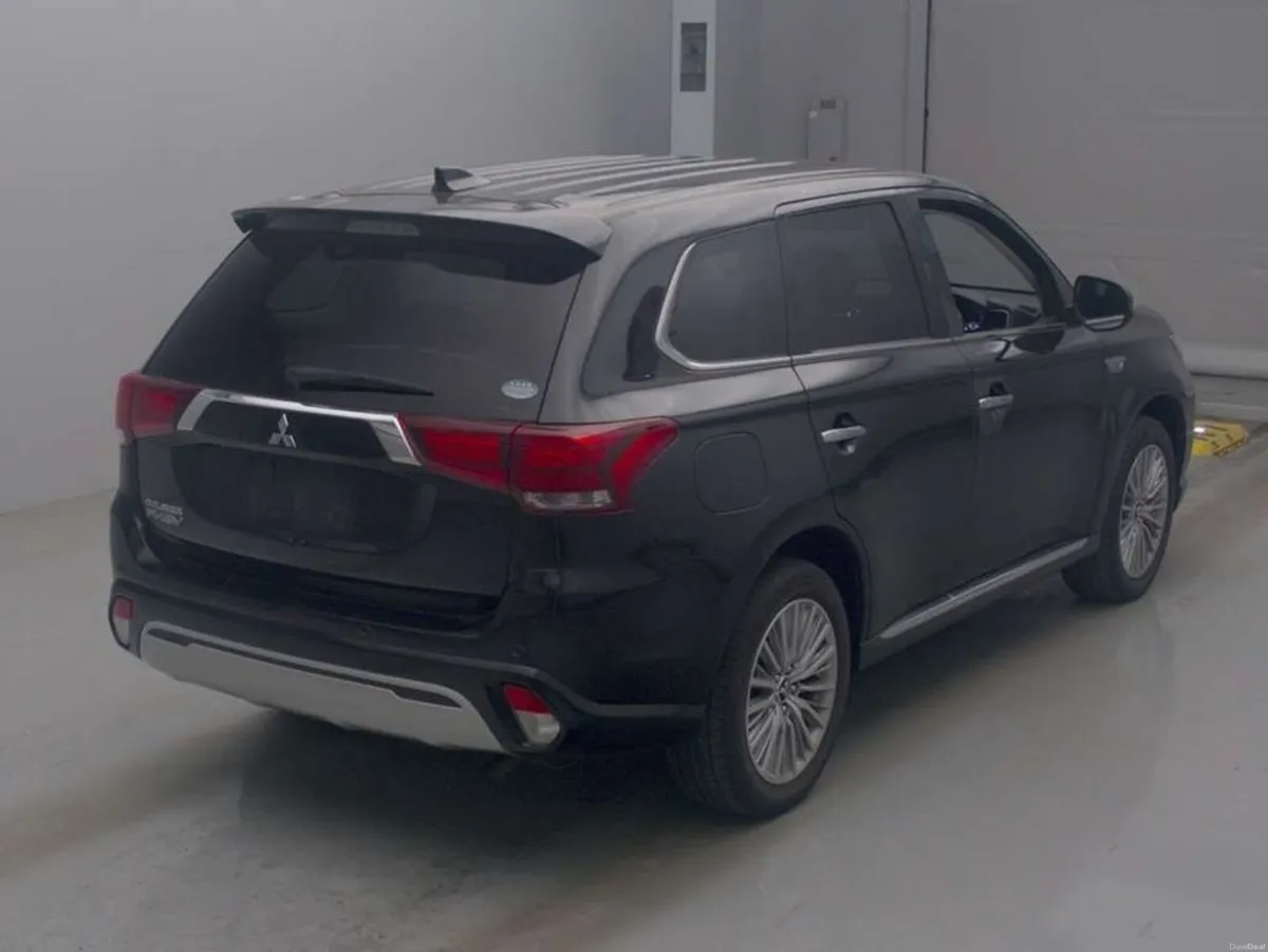 Mitsubishi Outlander 182 PHEV G PLUS PACKAGE 4WD - Image 3