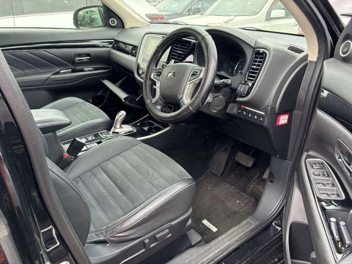 Mitsubishi Outlander 182 PHEV G PLUS PACKAGE 4WD - Image 2