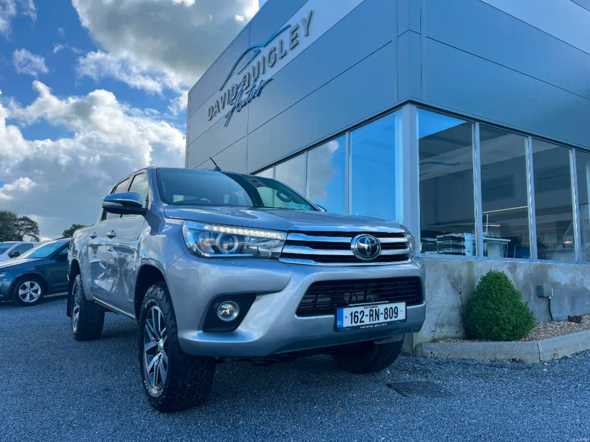 Toyota Hilux 2.4 INVINCIBLE D-4D 4WD DCB 4DR*NO VA - Image 2