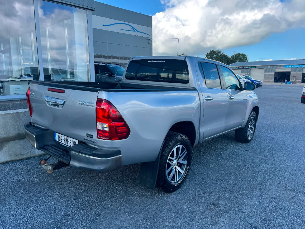 Toyota Hilux 2.4 INVINCIBLE D-4D 4WD DCB 4DR*NO VA - Image 3