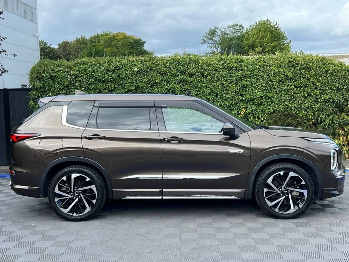 Mitsubishi Outlander 7-SEATER 2.4 HYBRID AUTO ** H - Image 3