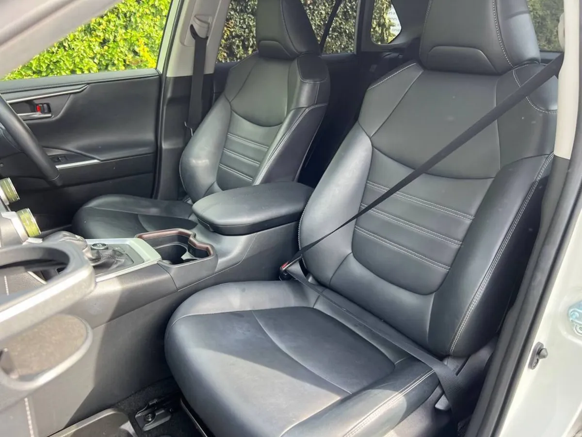 Toyota RAV4 G-SPEC 4WD 2.5 HYBRID AUTO // ADAPTIVE - Image 6