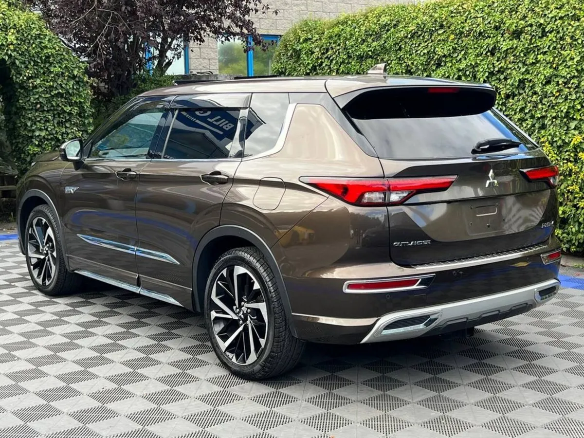 Mitsubishi Outlander 7-SEATER 2.4 HYBRID AUTO ** H - Image 6