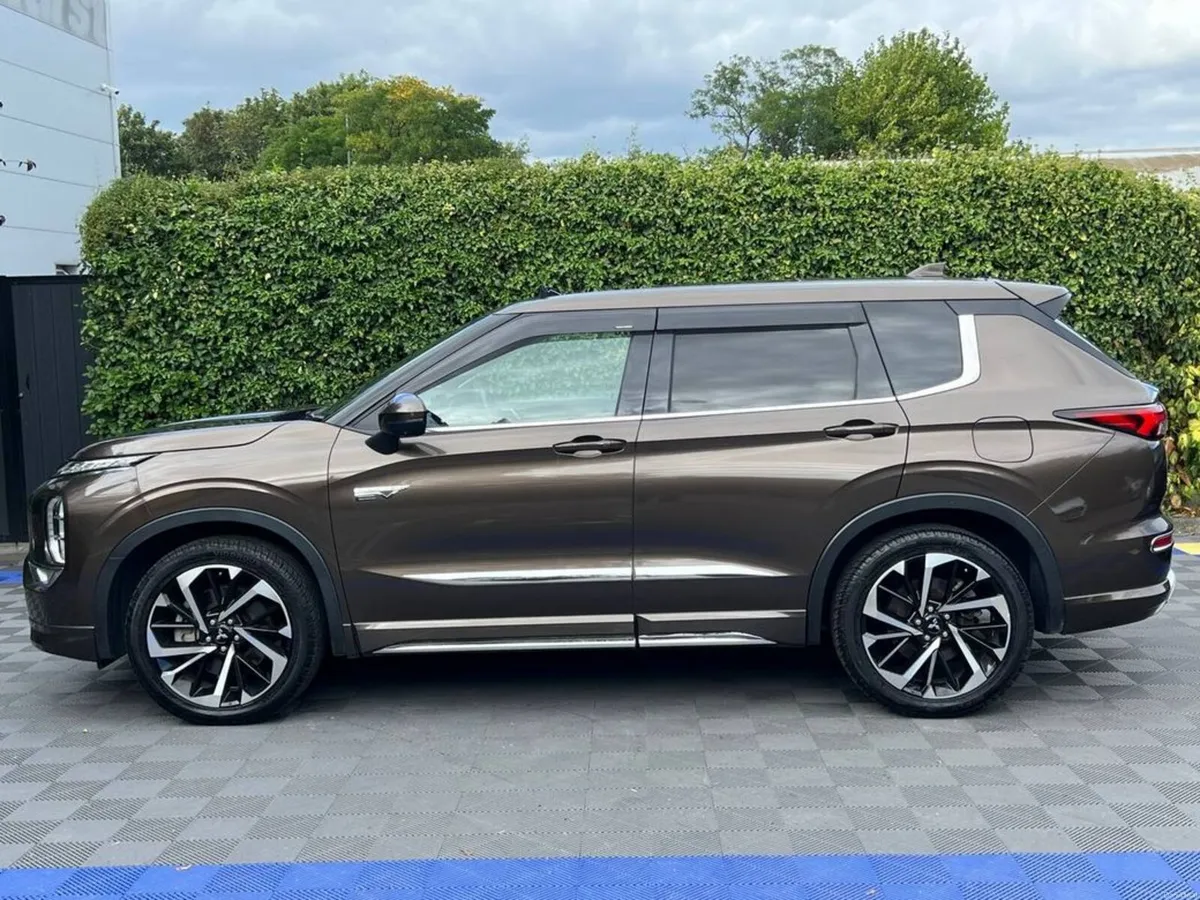 Mitsubishi Outlander 7-SEATER 2.4 HYBRID AUTO ** H - Image 4