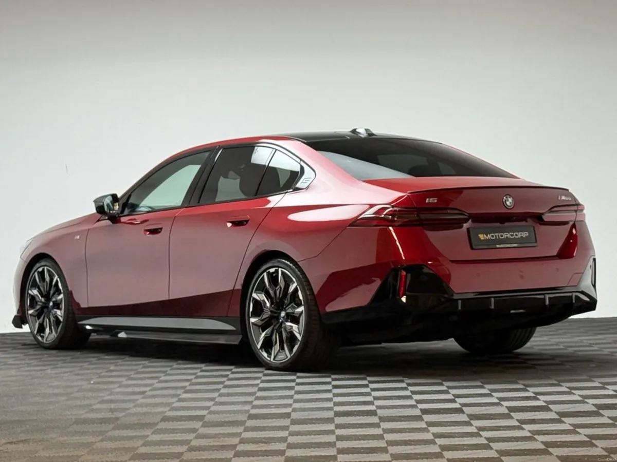 BMW i5 M60 601HP XDRIVE - Image 5