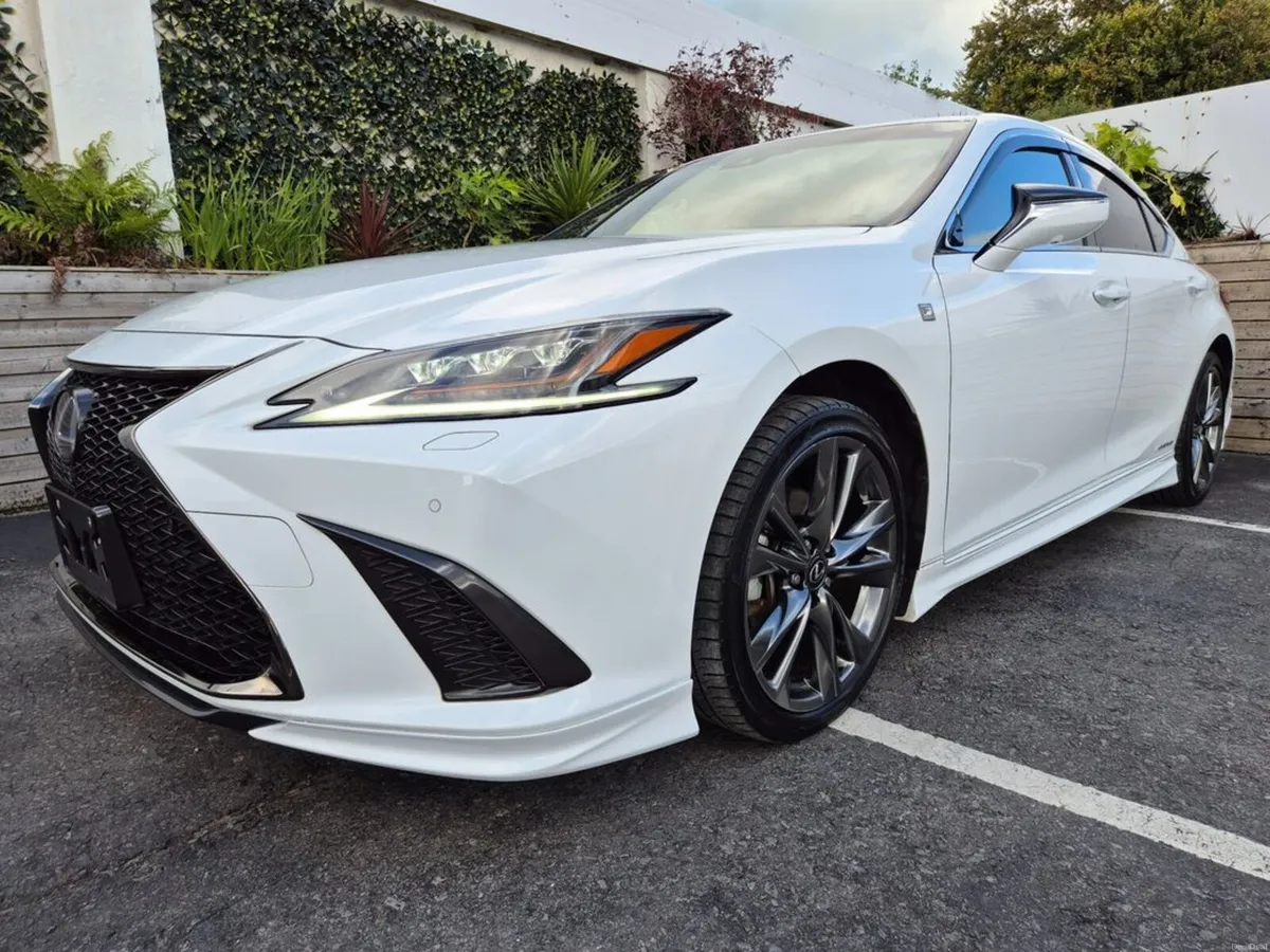 Lexus ES 2.5 HYBRID / F-SPORT TOP SPEC WITH SUNROO - Image 1
