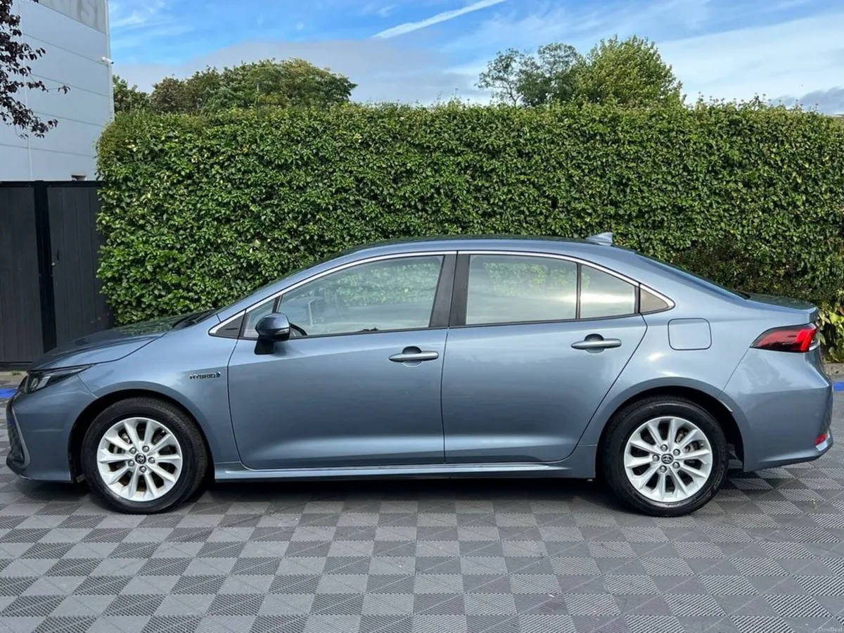 Toyota Corolla LUNA 1.8 HYBRID AUTO // SERVICE HIS - Image 3