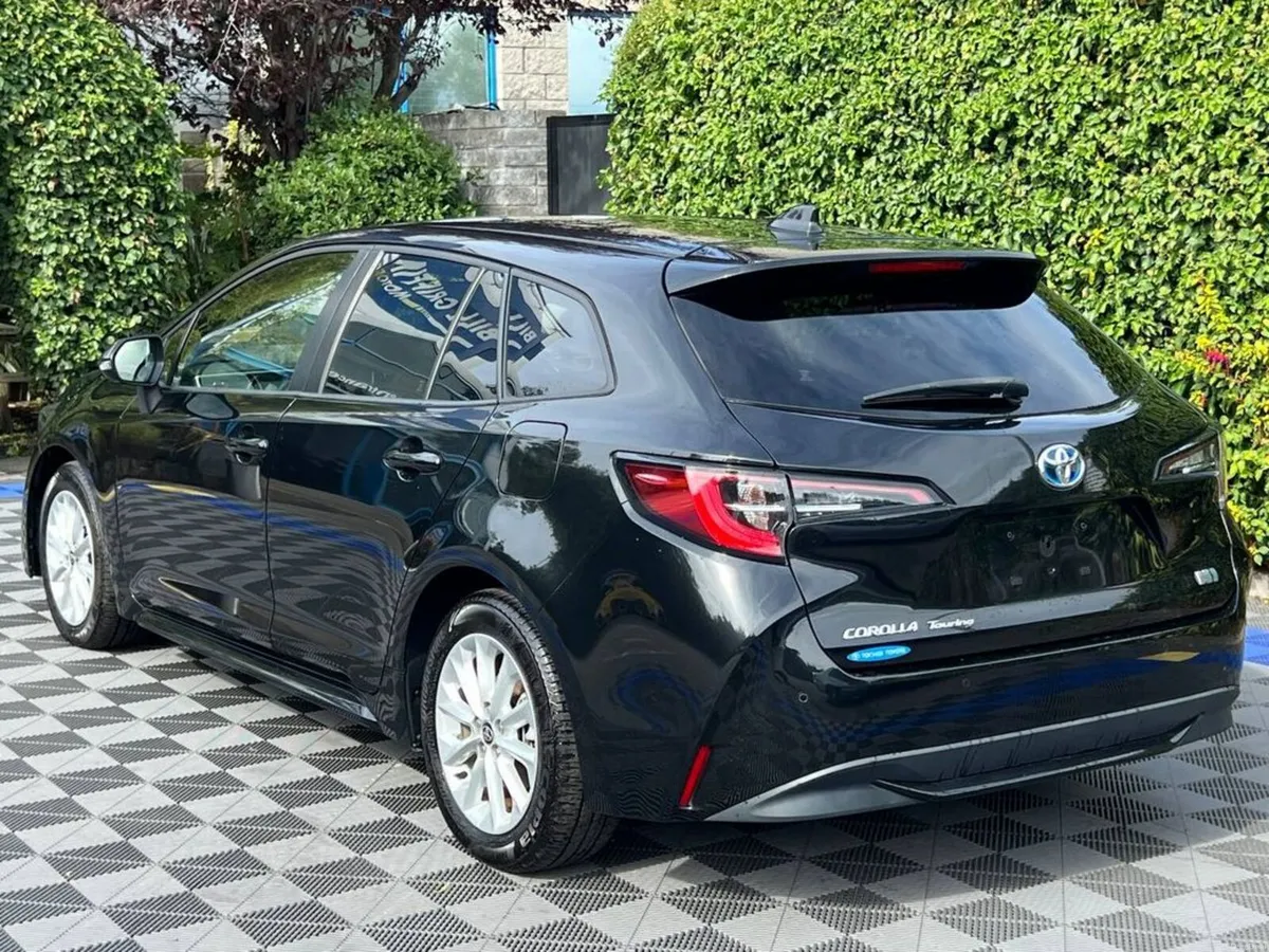 Toyota Corolla TOURING 1.8 HYBRID AUTO // REVERSE - Image 5