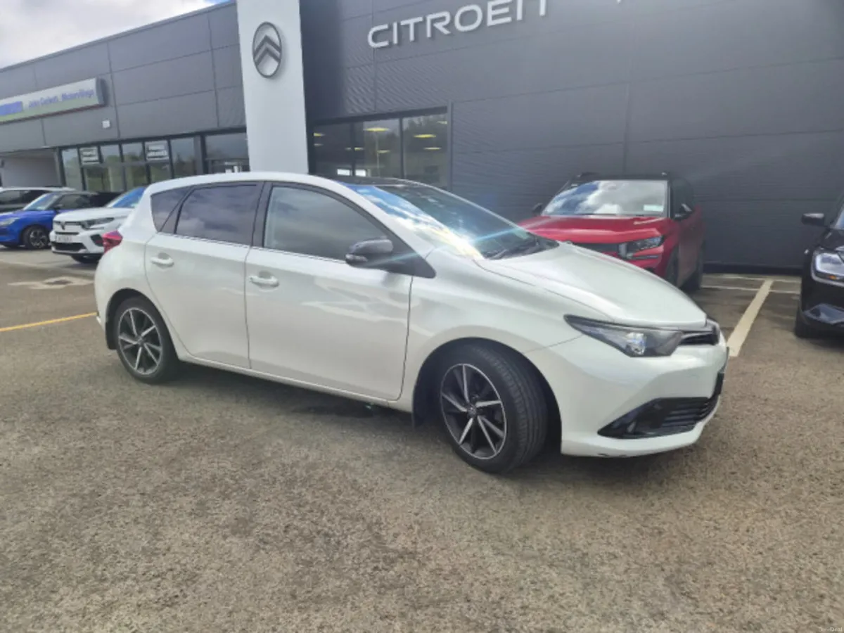 Toyota Auris 1.2 D-4T Luna Sport - Image 3