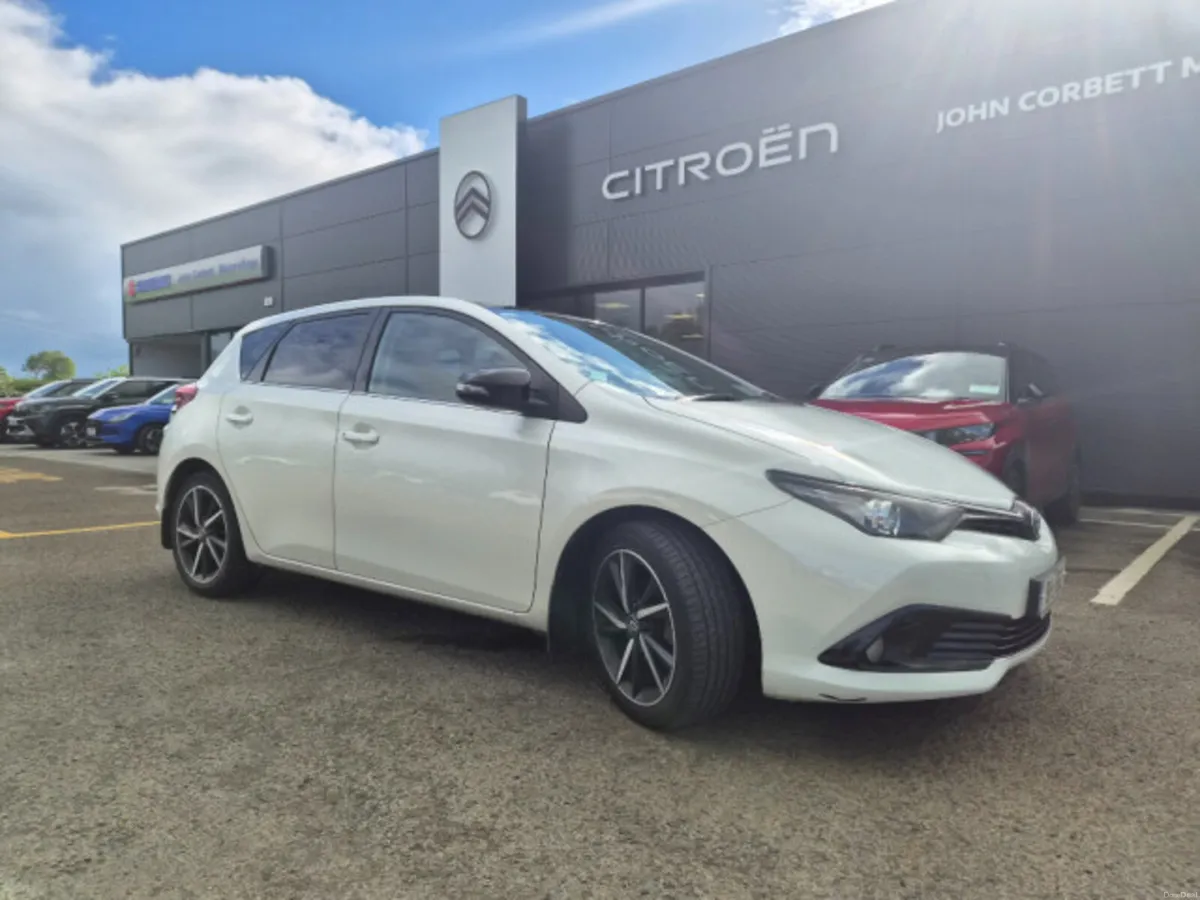 Toyota Auris 1.2 D-4T Luna Sport - Image 2