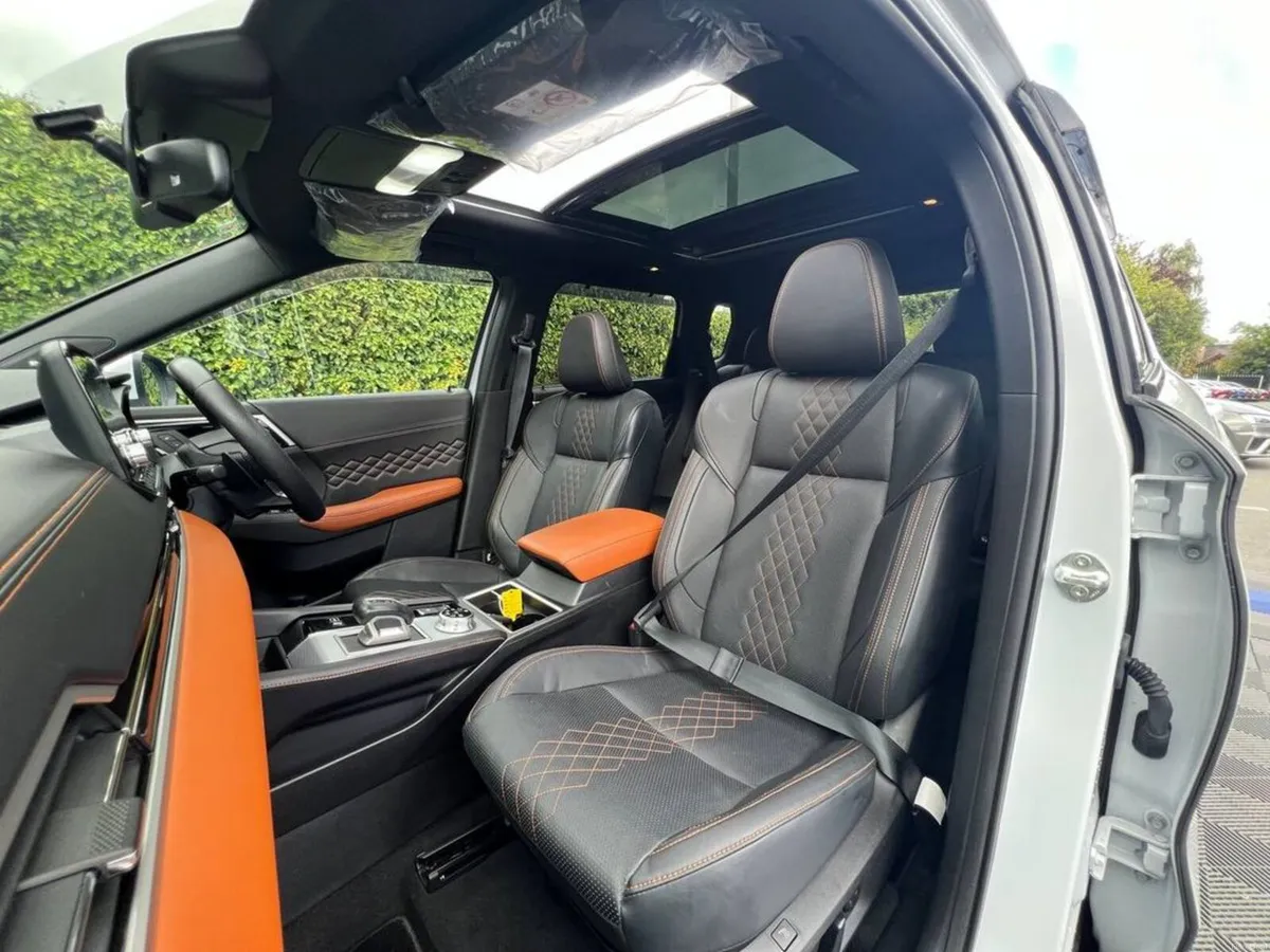 Mitsubishi Outlander 7-SEATER 2.4 HYBRID AUTO ** H - Image 2