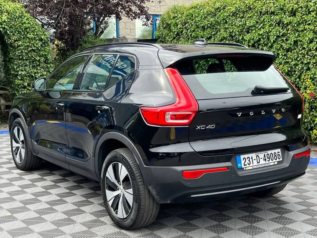 Volvo XC40 T4 PLUS RECHARGE 1.5 HYBRID // HEATED S - Image 5