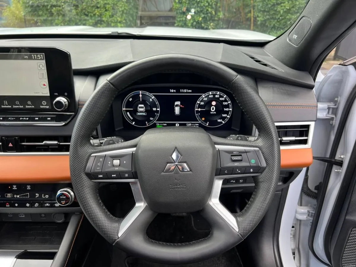 Mitsubishi Outlander 7-SEATER 2.4 HYBRID AUTO ** H - Image 5