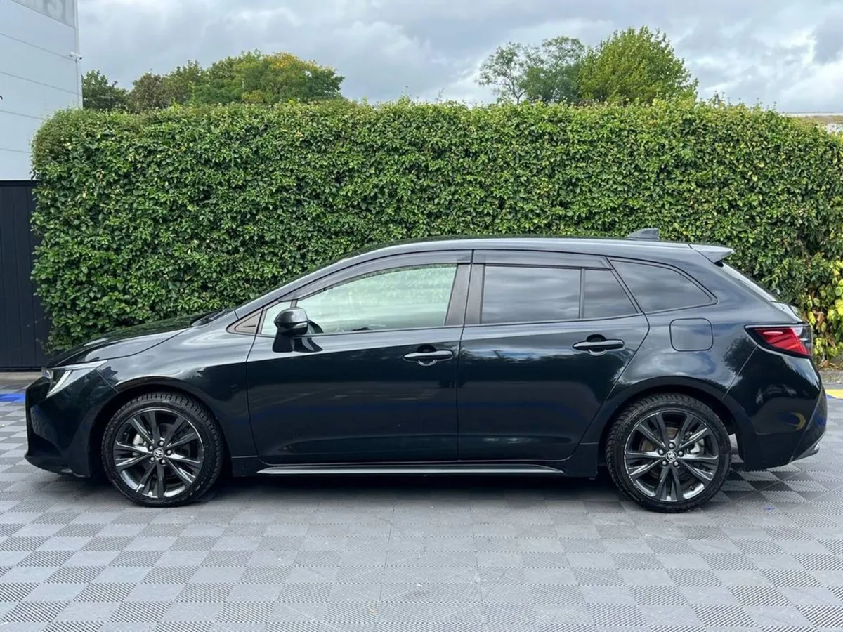 Toyota Corolla TOURING WXB 1.8 HYBRID AUTO // APPL - Image 3