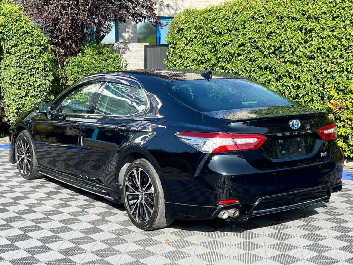 Toyota Camry WS-PACKAGE 2.5 HYBRID // APPLE CARPLA - Image 5