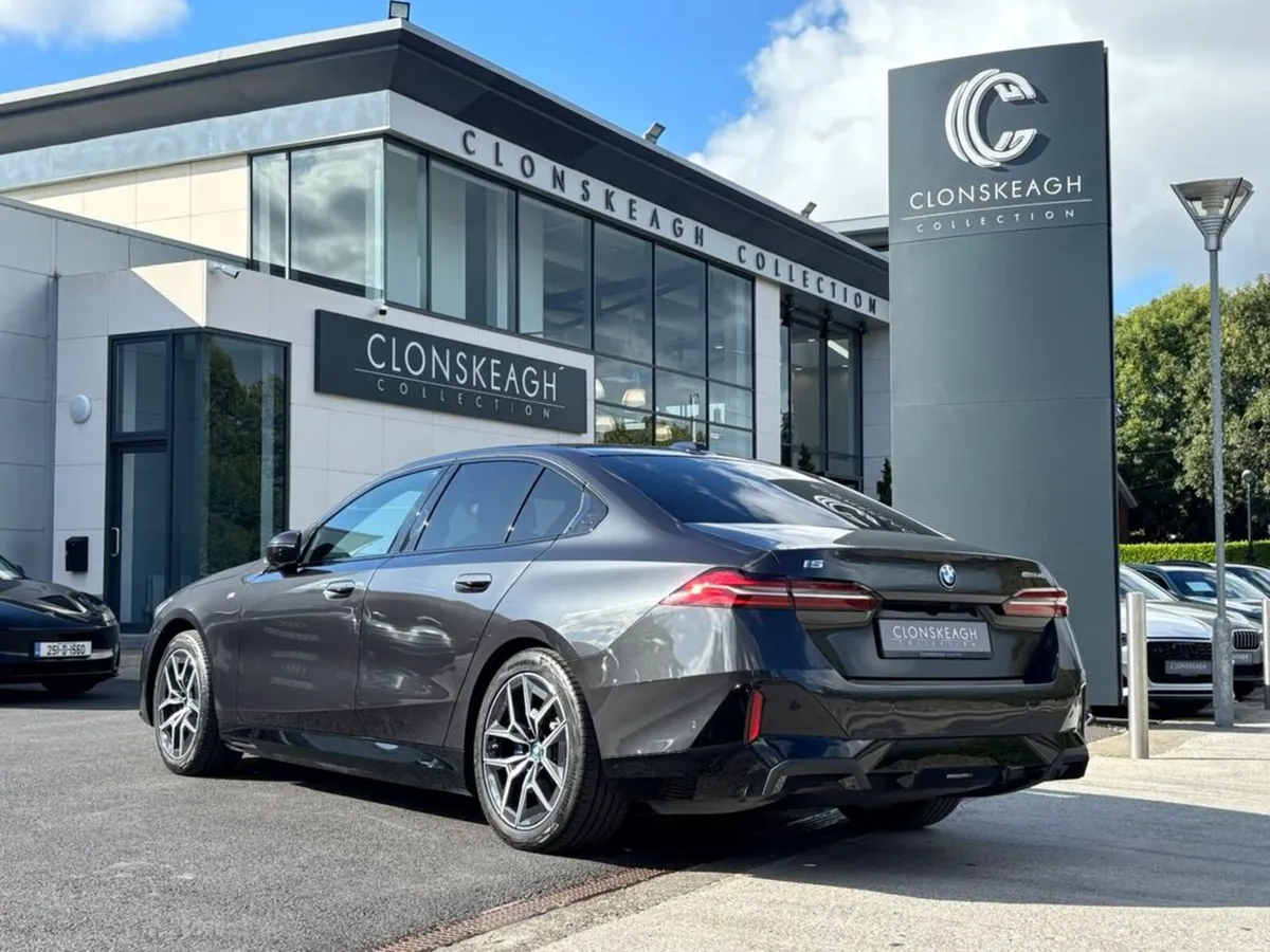 BMW i5 EDRIVE40 M SPORT - Image 5