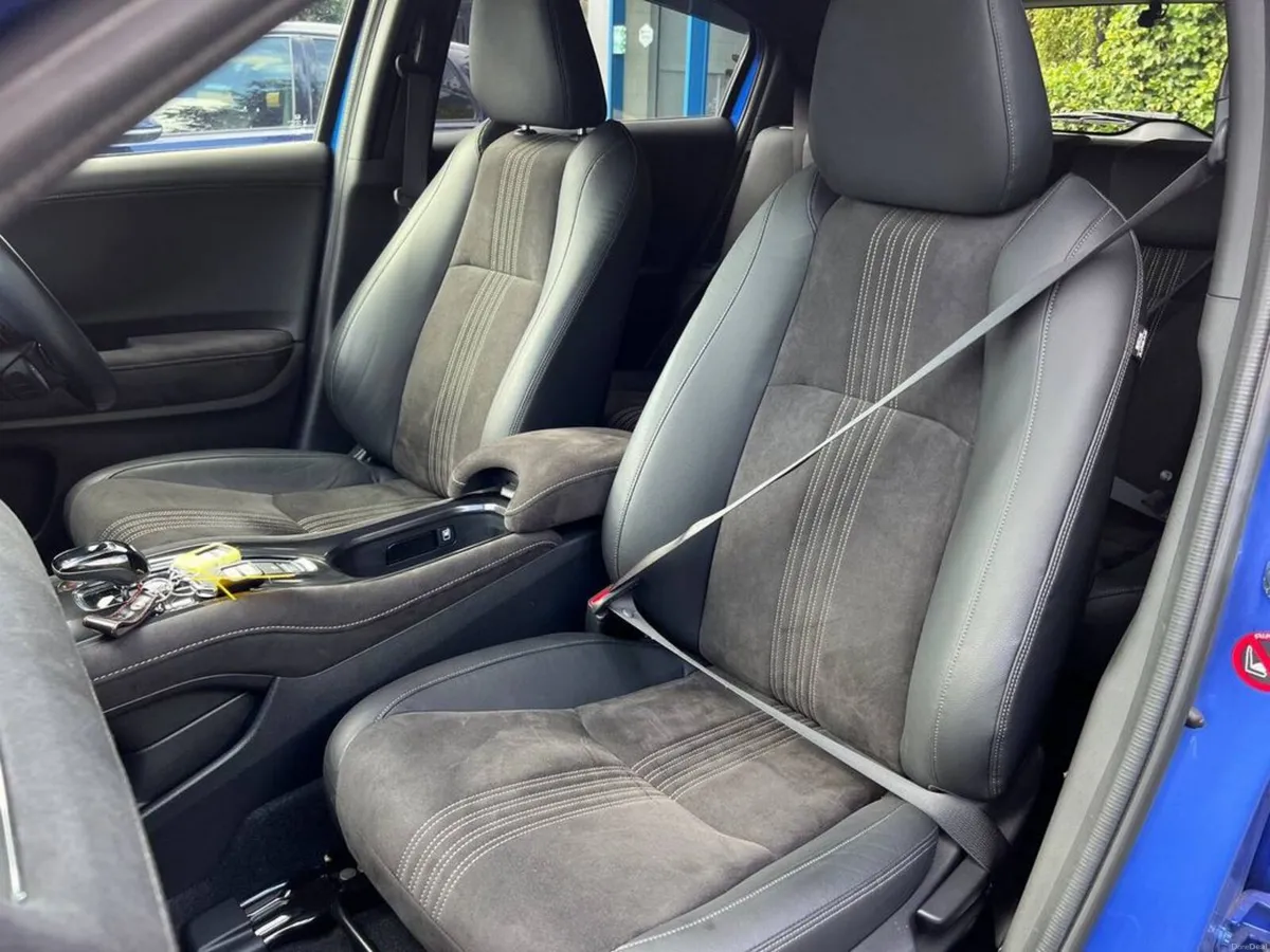 Honda Vezel RS 1.5 HYBRID AUTO // 18" DIAMOND CUT - Image 6