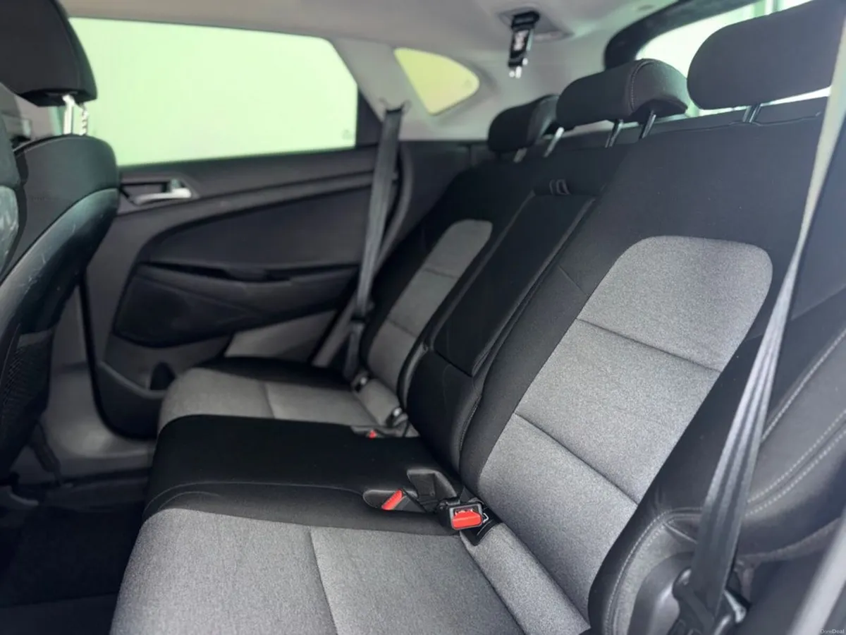 Hyundai Tucson 1.6 SE NAV 115PS DIESEL 5DR - Image 4