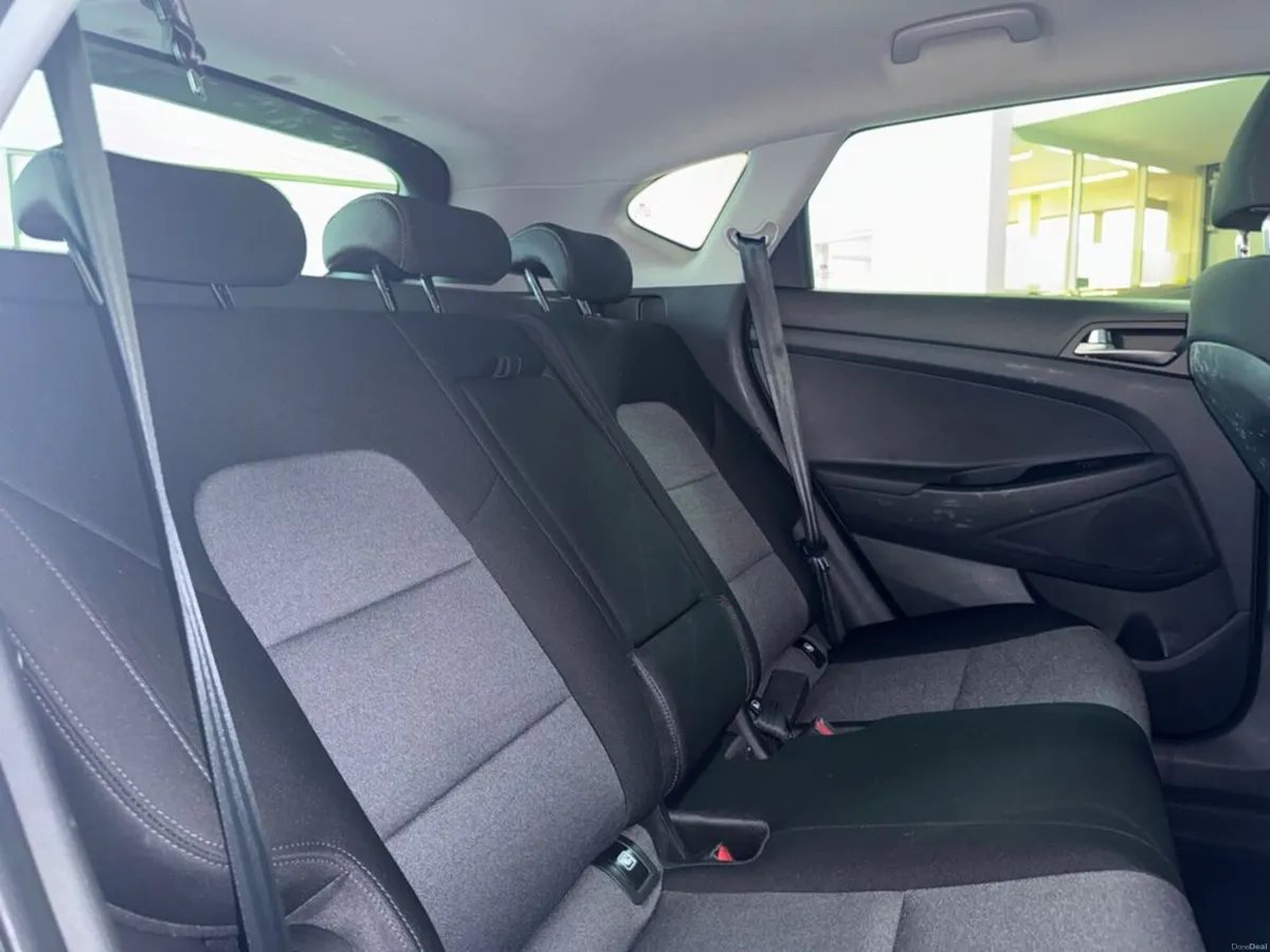 Hyundai Tucson 1.6 SE NAV 115PS DIESEL 5DR - Image 5