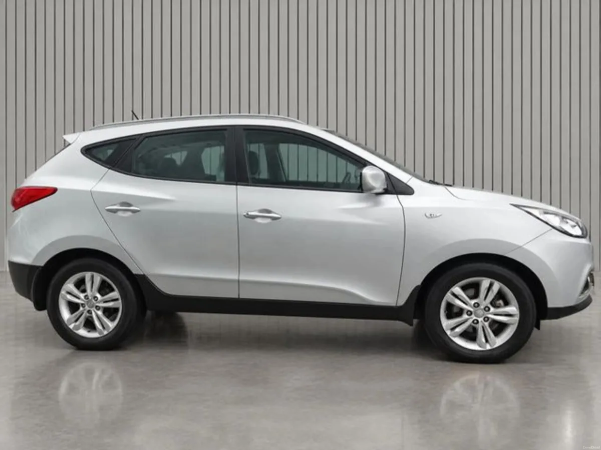 Hyundai ix35 LOW KMS, DIESEL - Image 3