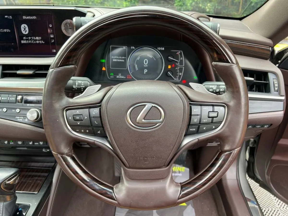 Lexus ES LUXURY 2.5 HYBRID AUTO ** HUGE SPEC ** // - Image 5