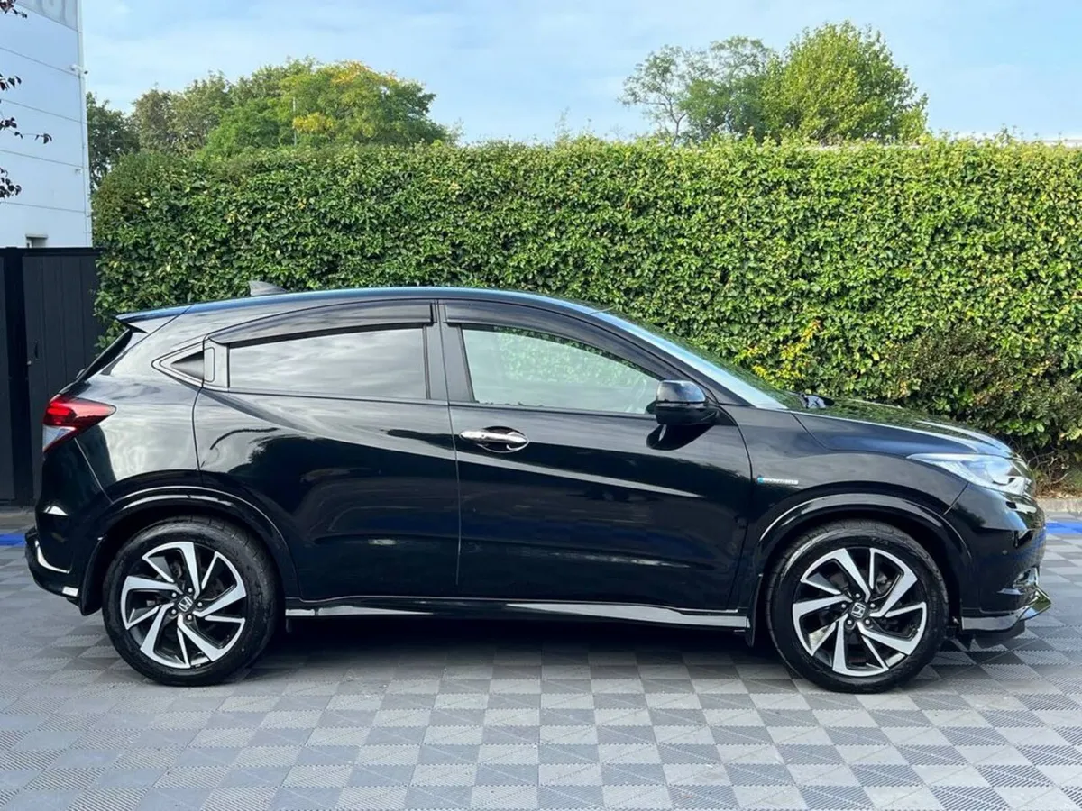 Honda Vezel RS 1.5 HYBRID AUTO // DIAMOND CUT ALLO - Image 2