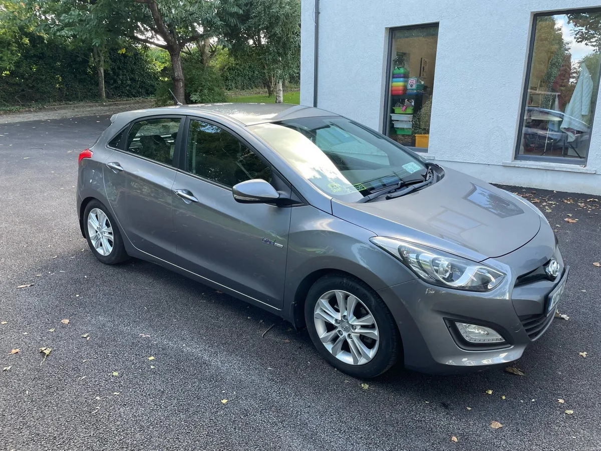2014 Hyundai i30 Hatchback 1.6L Diesel Deluxe - Image 3
