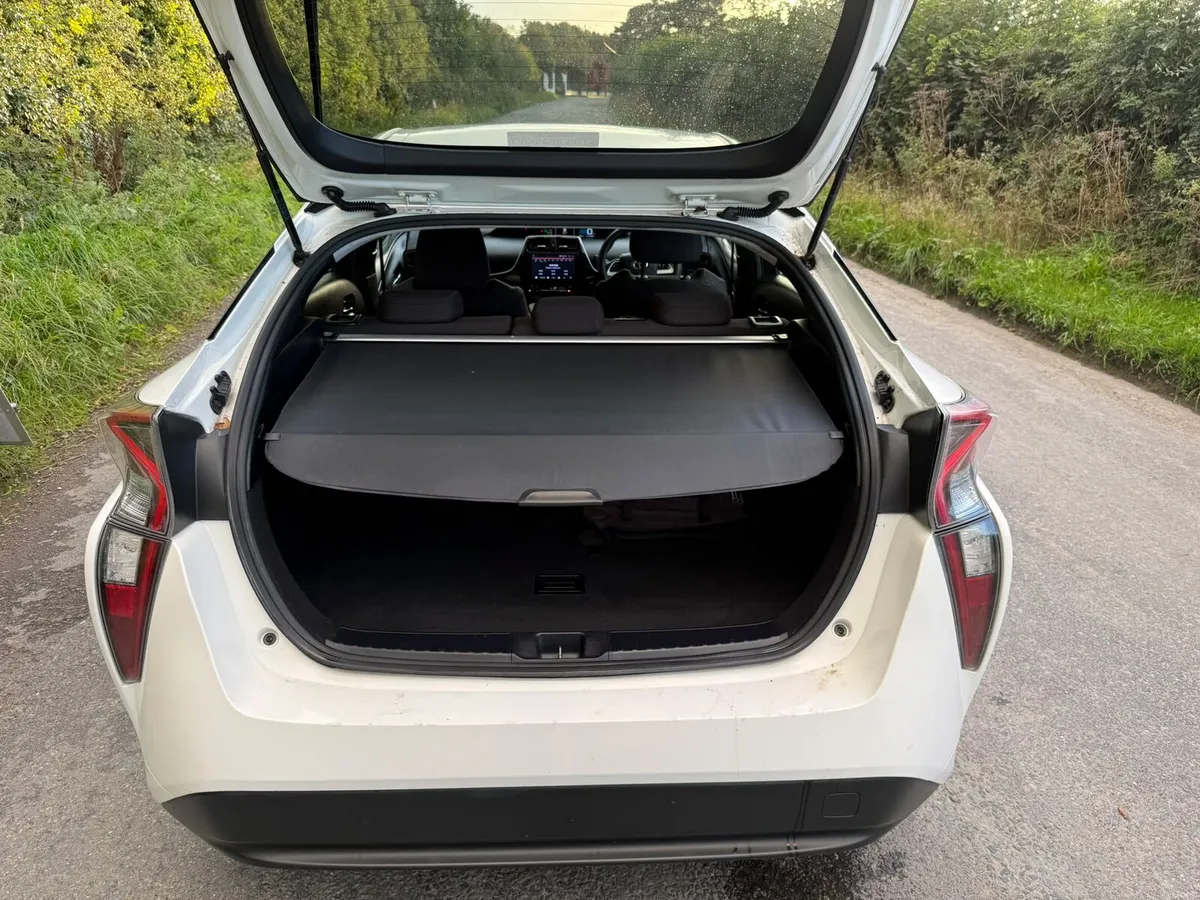2016 Toyota Prius 1.8 Petrol Hybrid 131000km 03-28 - Image 5