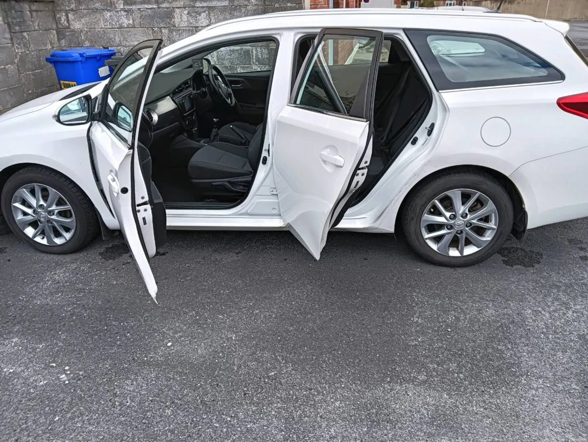 Toyota Auris estate 1.4 Diesel - Image 6