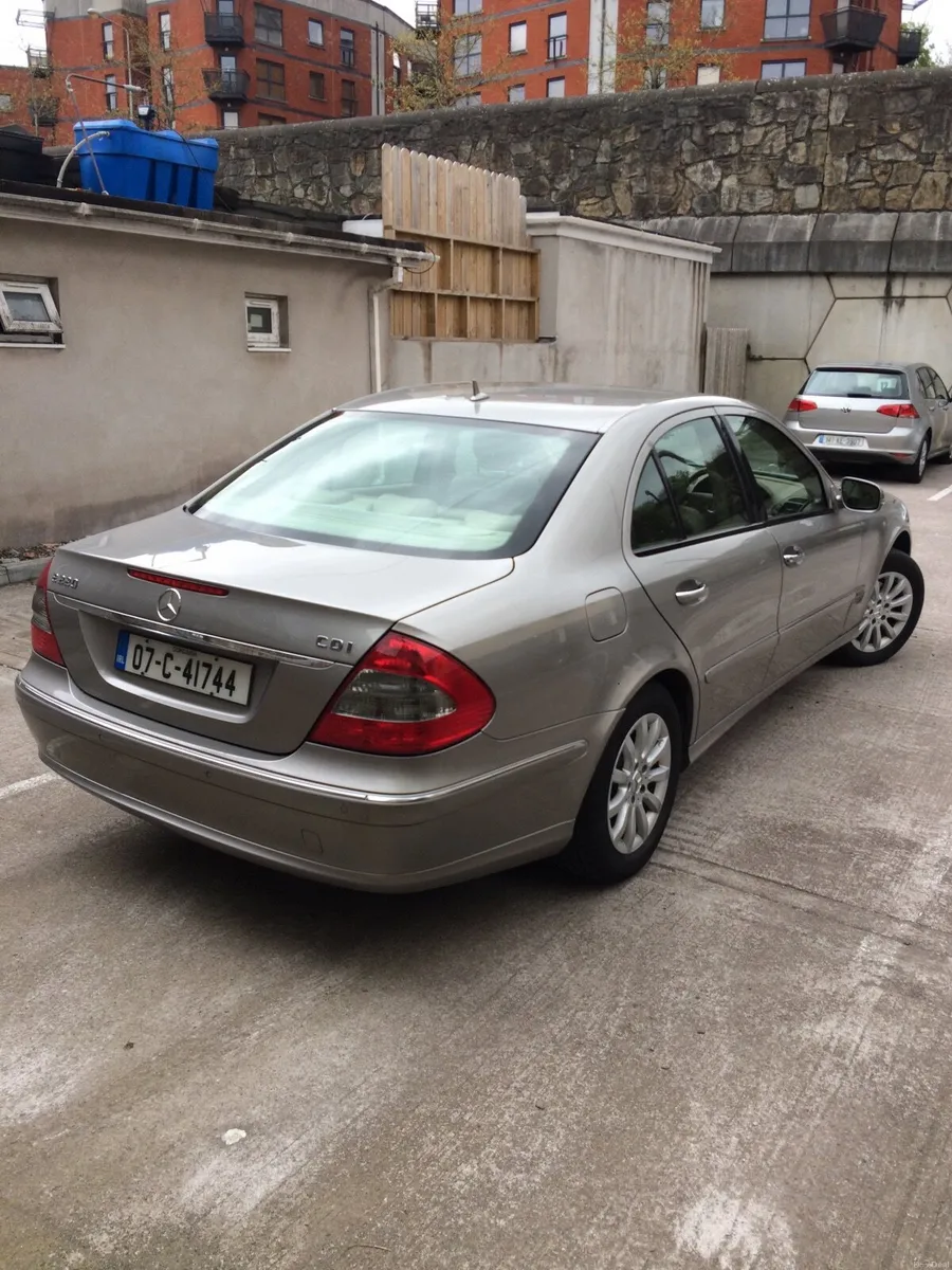 Mercedes-Benz E-Class 2007 - Image 4