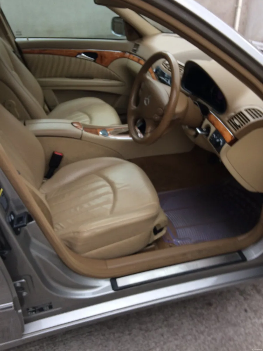 Mercedes-Benz E-Class 2007 - Image 2
