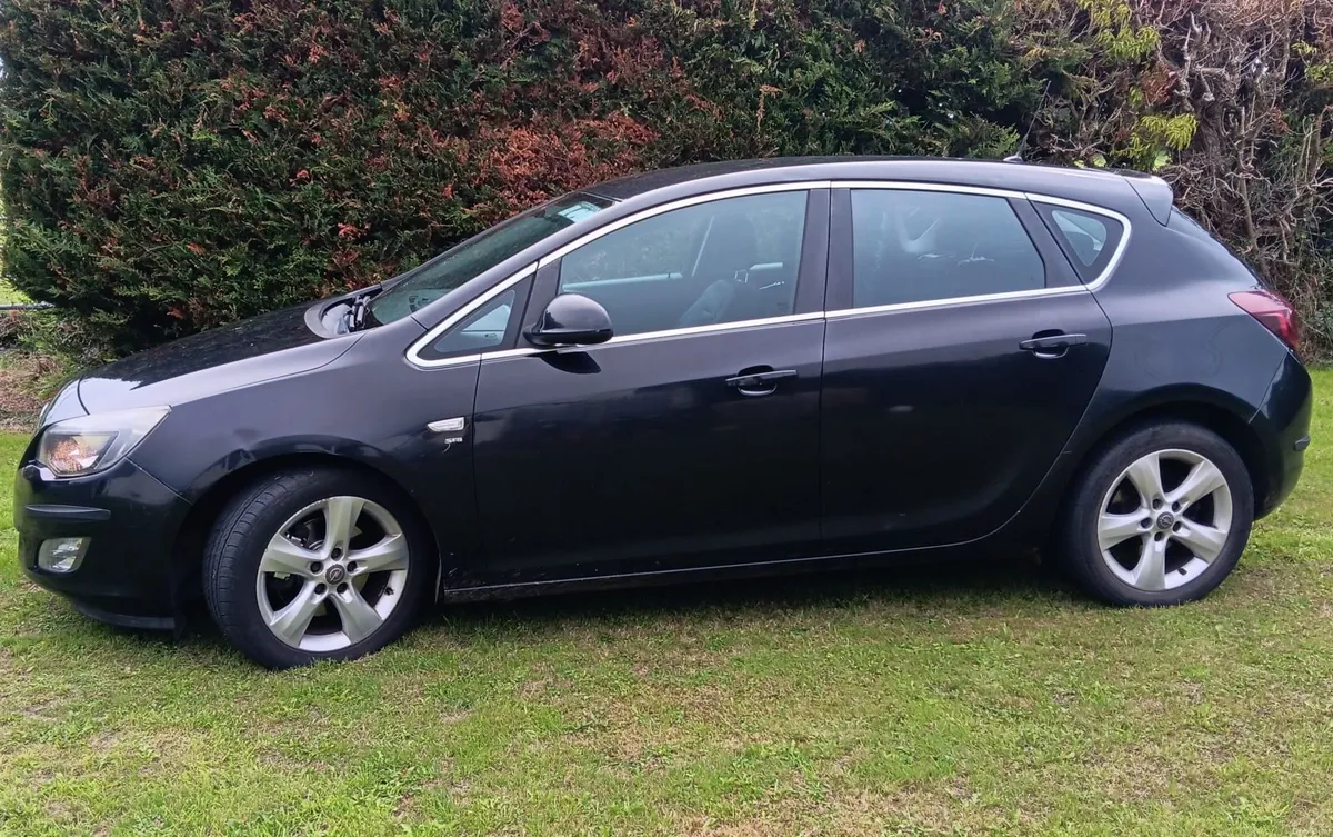 Opel Astra 2011 - Image 3