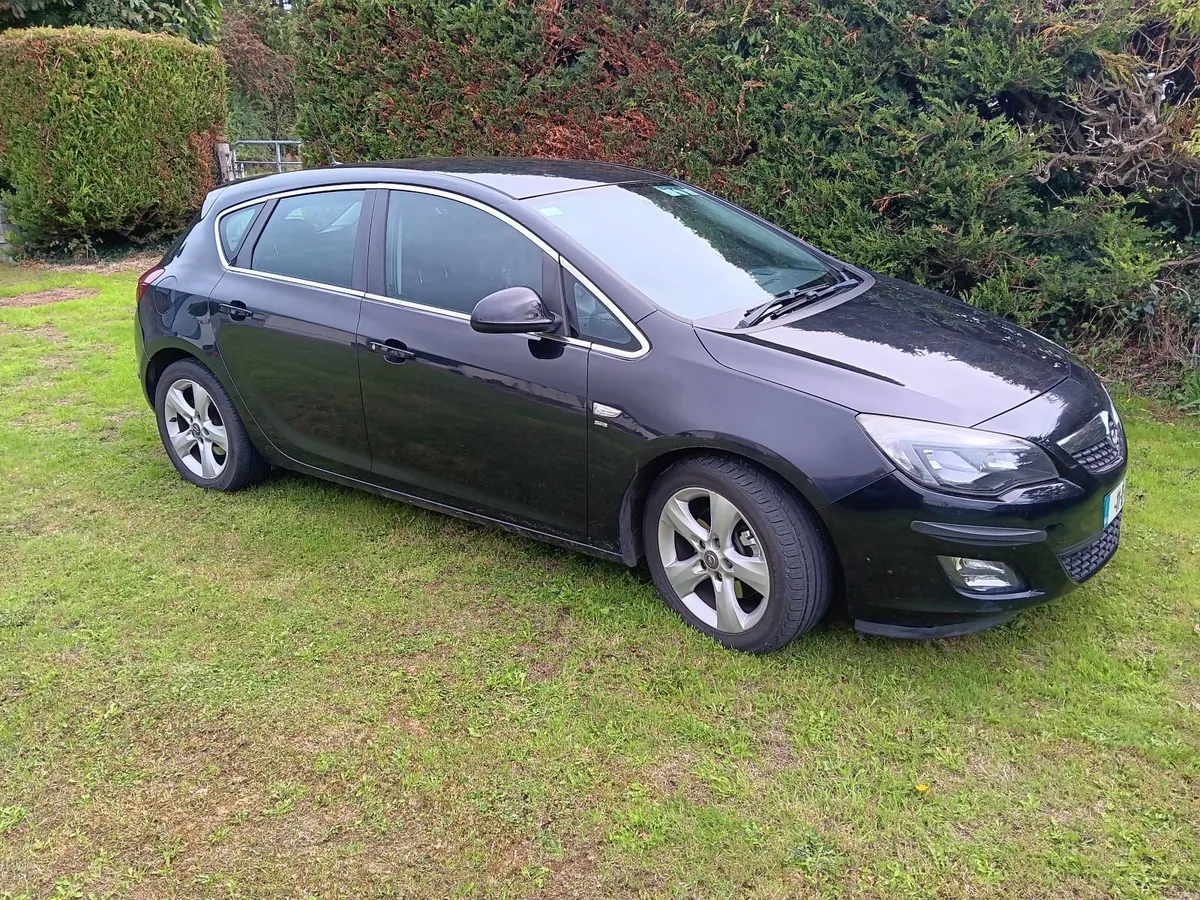 Opel Astra 2011 - Image 4