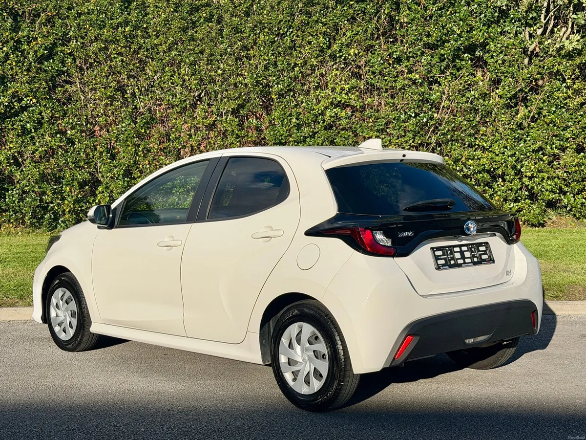 Toyota Yaris Hybrid 2021 - Image 3