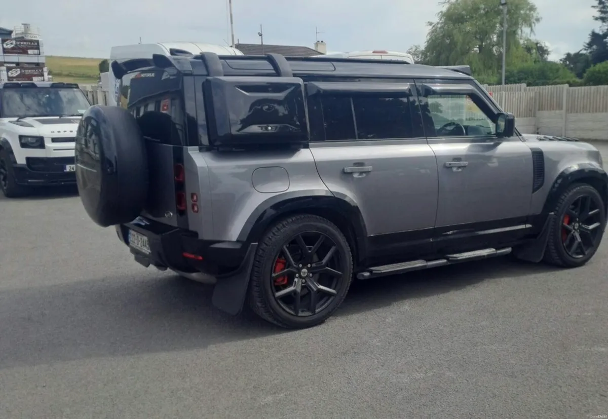Land Rover Defender - Image 5