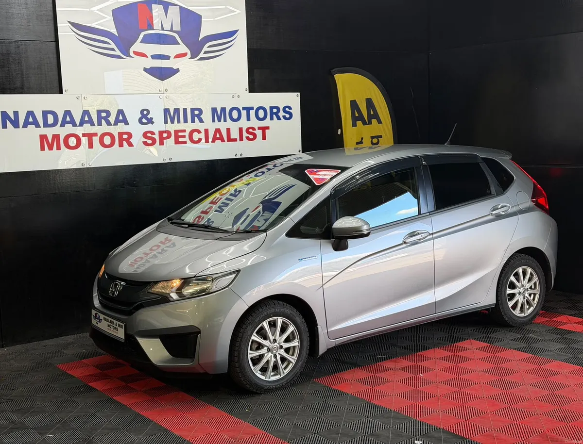 Honda FIT HYBRID 2013 APPLE CAR PLAY WARRANTY 80 k - Image 3