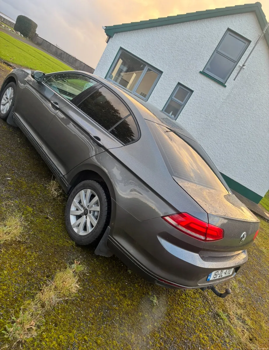 2015 Volkswagen Passat - Image 2